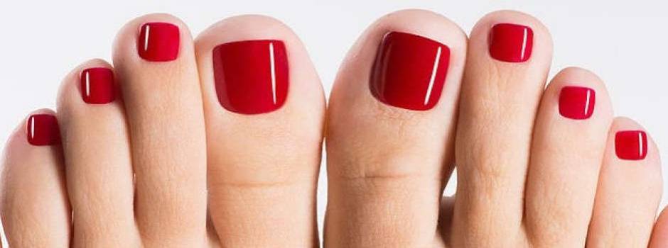 pedicure-manicure-smalto-accessorio-fashion